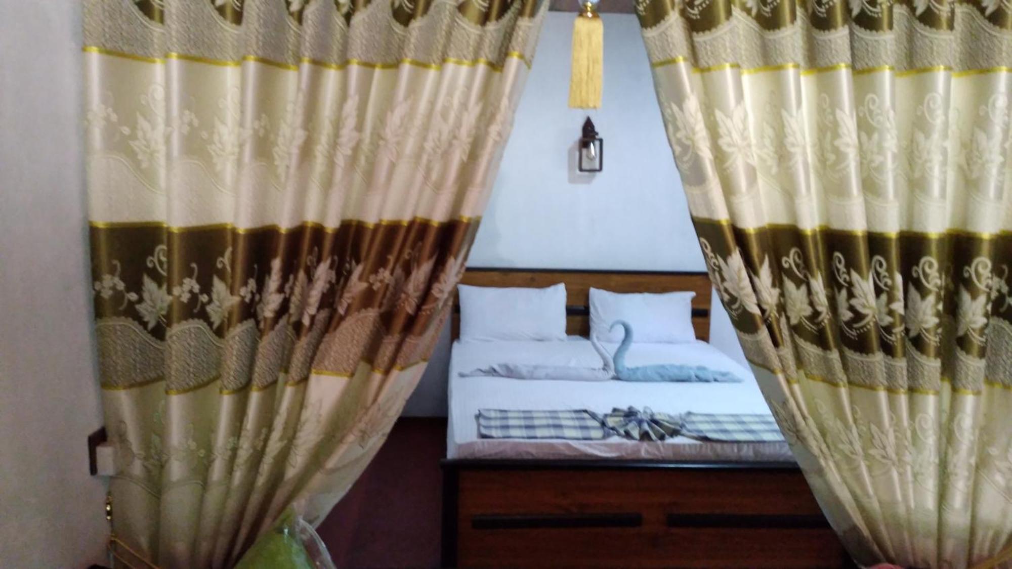 Soma Cabana, Homestay & Restaurant Тангале Екстериор снимка