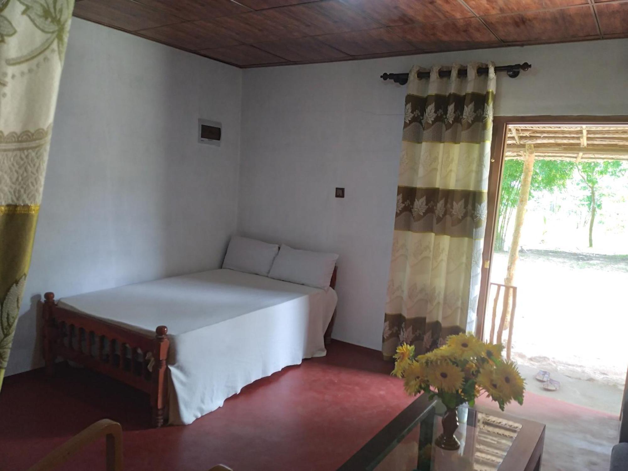 Soma Cabana, Homestay & Restaurant Тангале Екстериор снимка