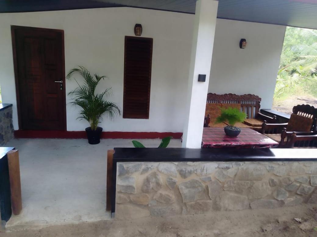 Soma Cabana, Homestay & Restaurant Тангале Екстериор снимка