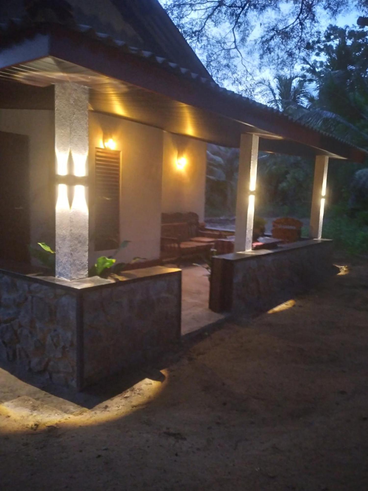 Soma Cabana, Homestay & Restaurant Тангале Екстериор снимка